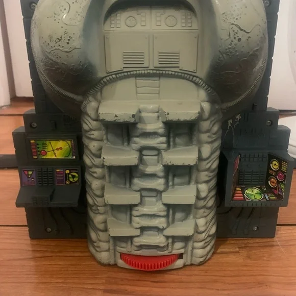 1986 LJN THUNDERCATS MUMM-RA’S FORTRESS PLAYSET (Middle)